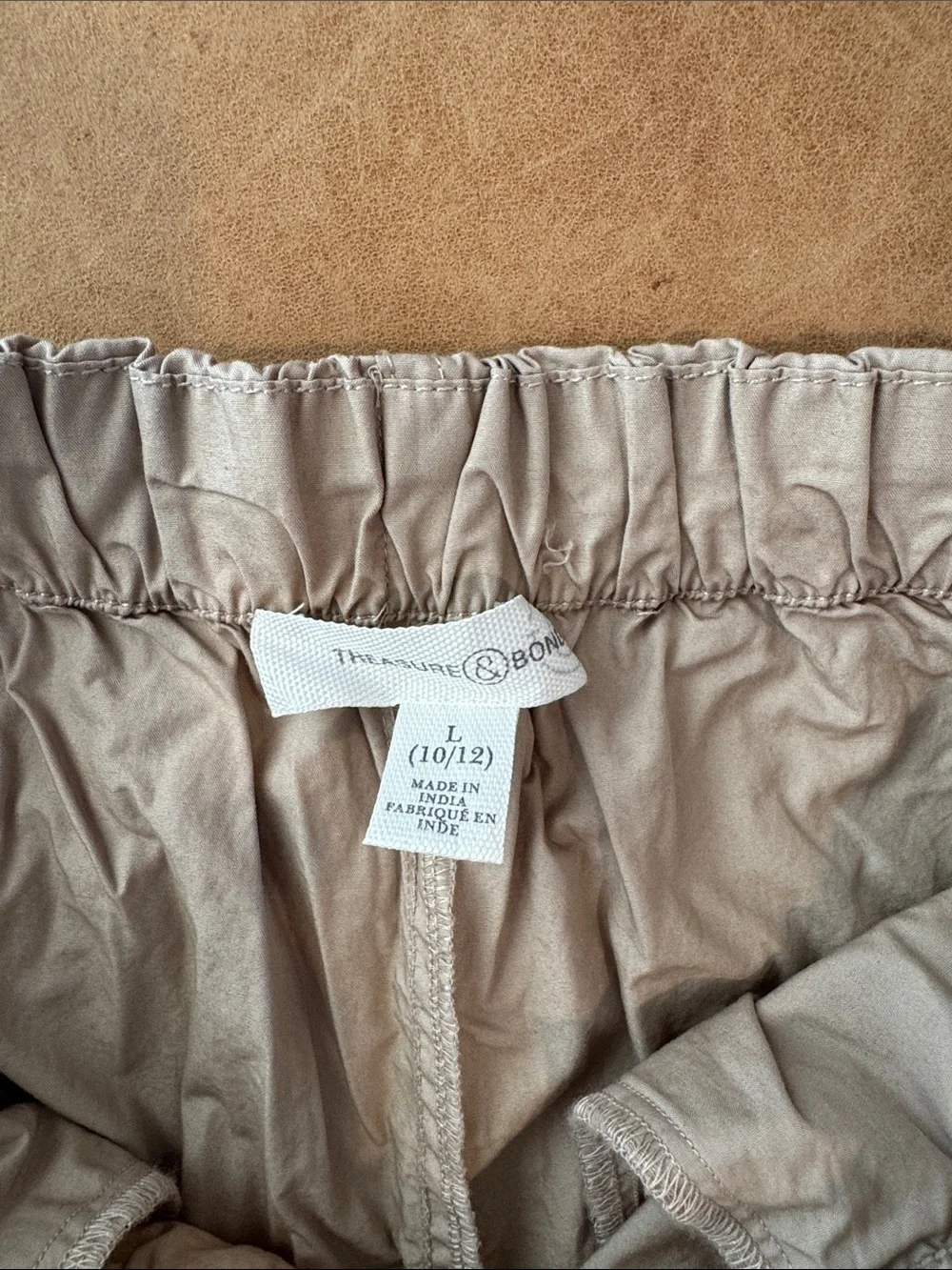 Nordstrom Treasure & Bond Girls Beige Cargo Jogger Pants - size L (10/12)
